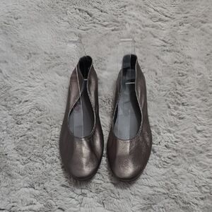 Charleston Shoe Co. metallic ballet flats size 7